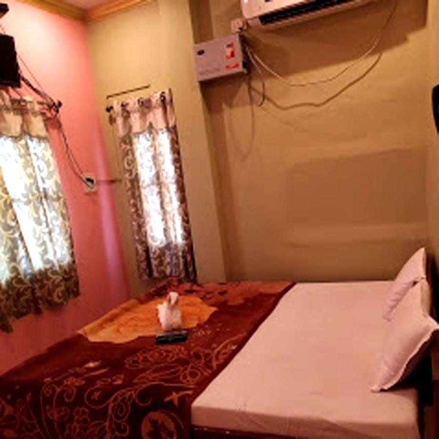 Hotel Aakash Ganga Waranasi Zewnętrze zdjęcie