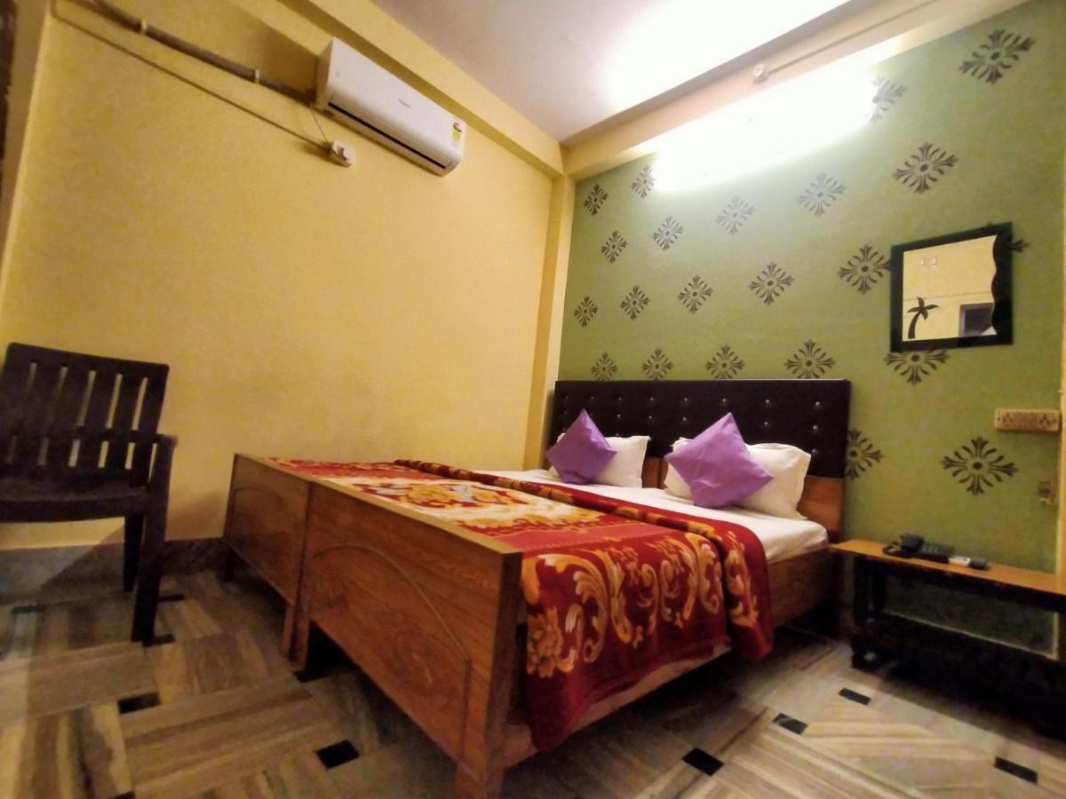 Hotel Aakash Ganga Waranasi Zewnętrze zdjęcie