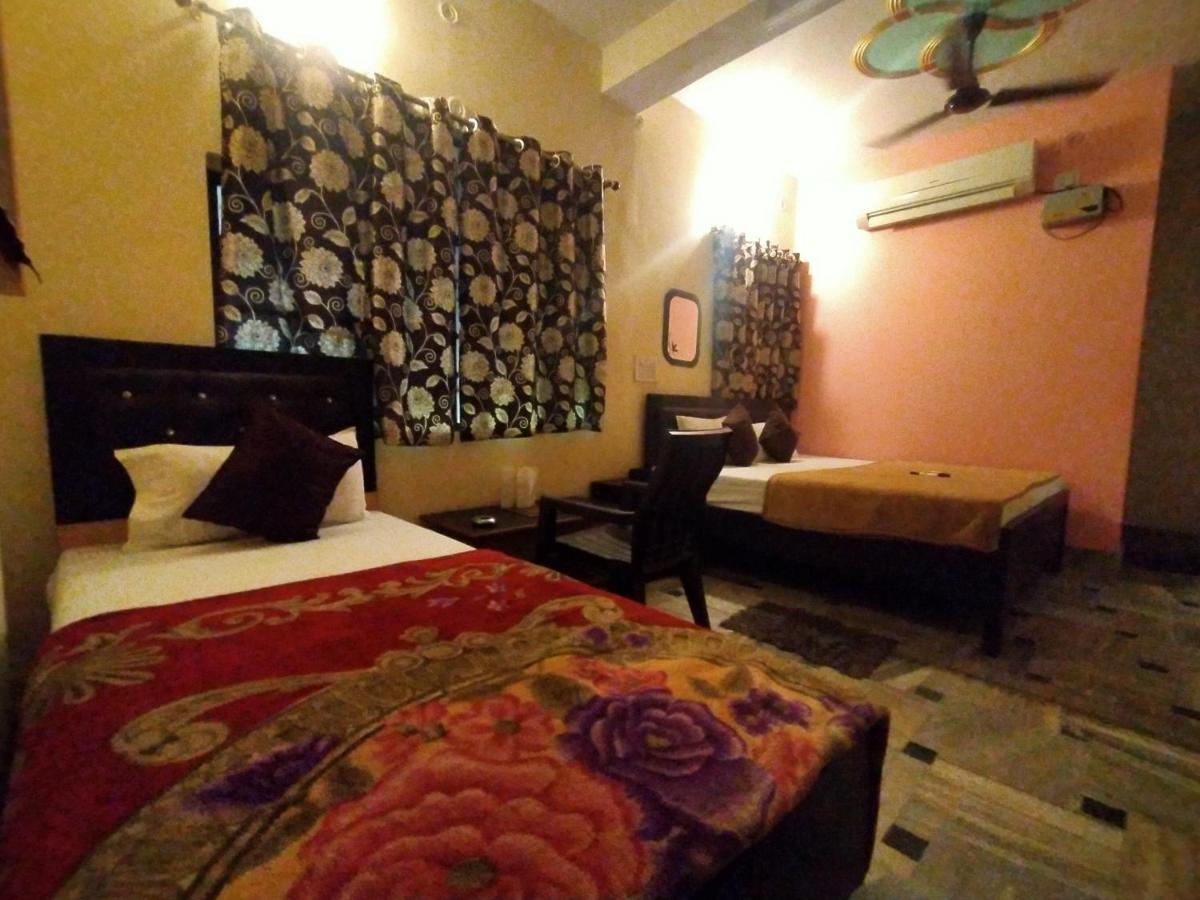 Hotel Aakash Ganga Waranasi Zewnętrze zdjęcie