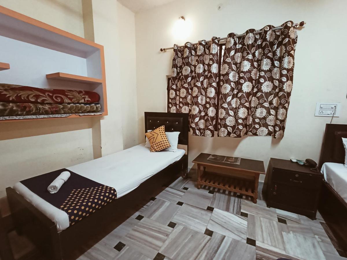 Hotel Aakash Ganga Waranasi Zewnętrze zdjęcie