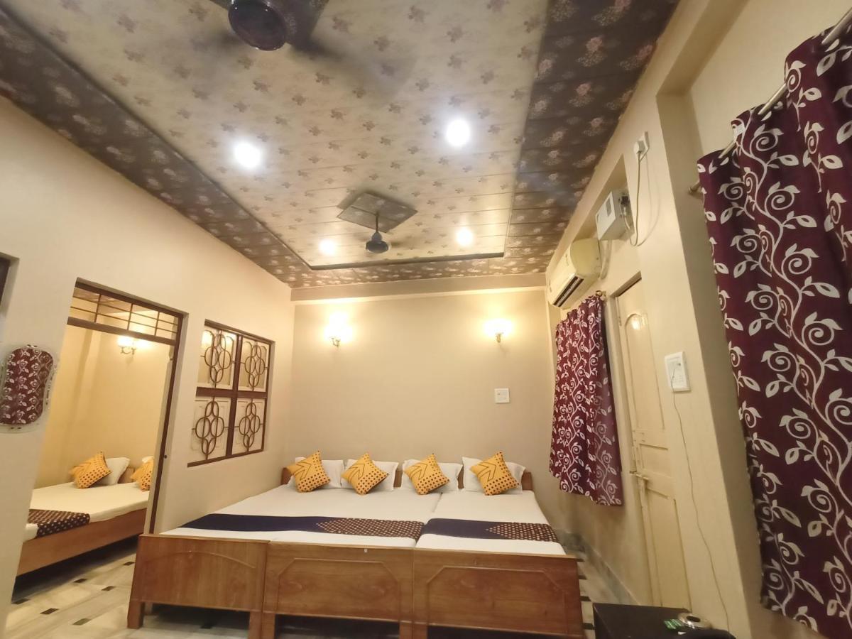 Hotel Aakash Ganga Waranasi Zewnętrze zdjęcie